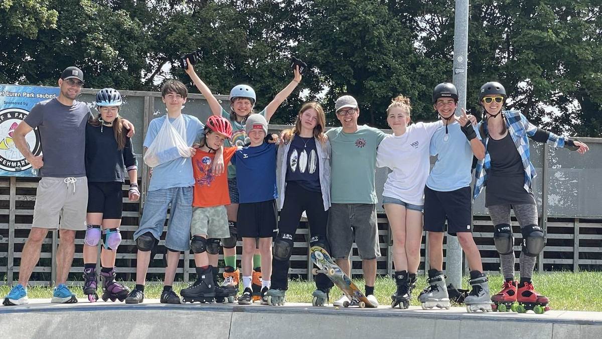 Abschlussfoto der COMMITRIX-Crew im Skatepark auf dem Heimweg von Fehmarn